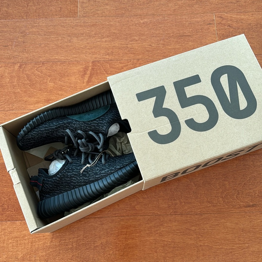 Yeezy Boost 350 Black Sneakers